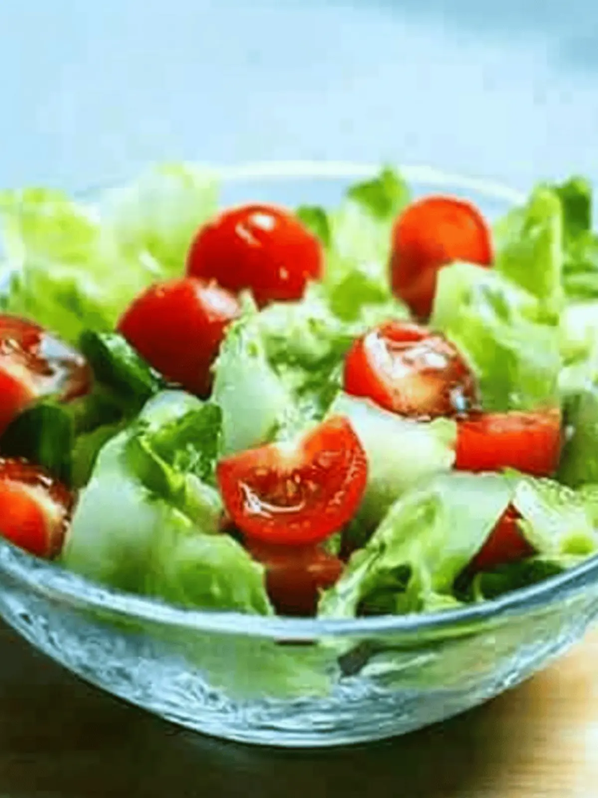 Salat aus Kopfsalat, Gurke, Tomate für Frischekick 4 Salat aus Kopfsalat, Gurke, Tomate