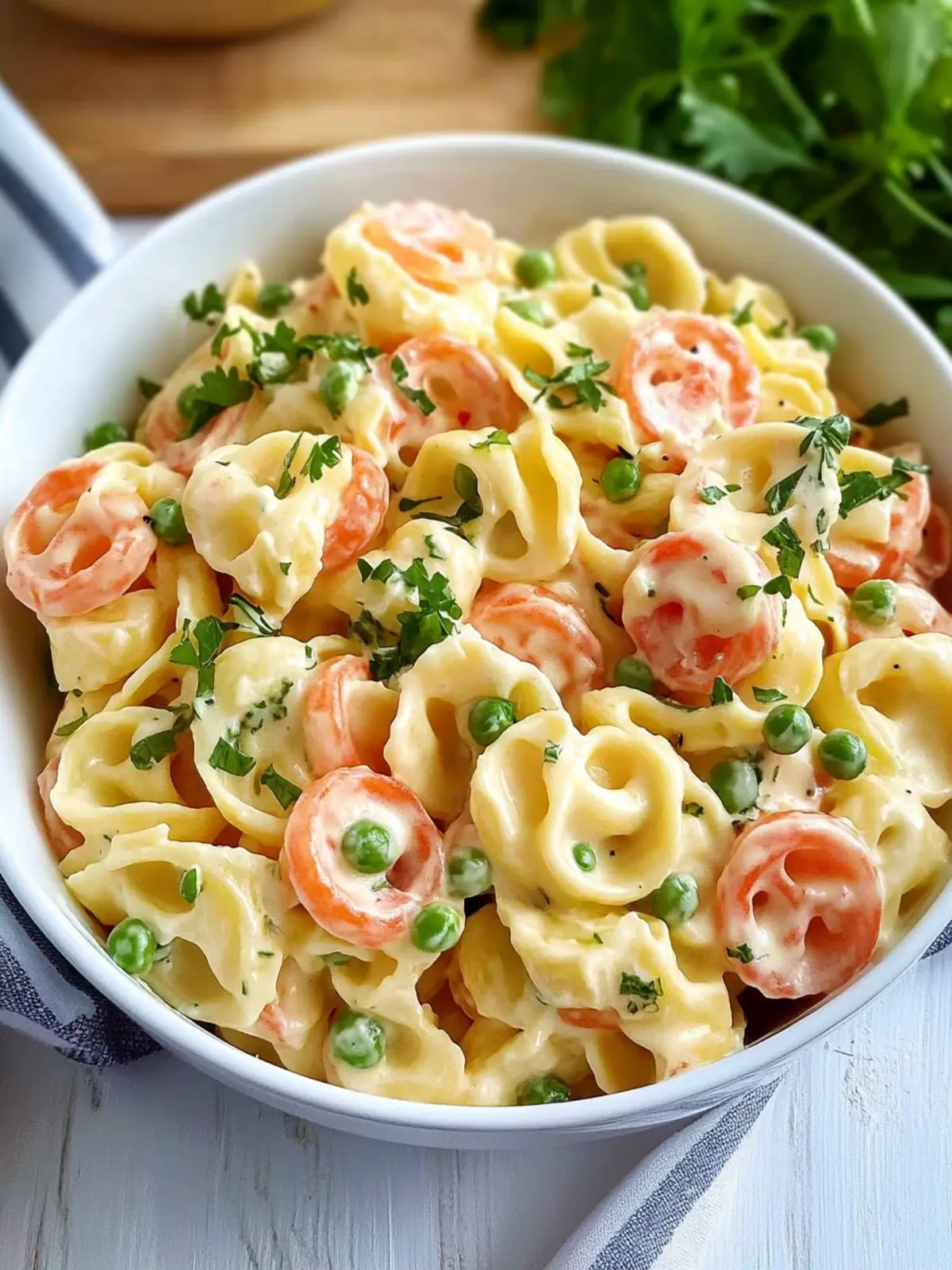 Cremiger Nudelsalat: Schnelles Rezept für Sommergenuss in 30 Minuten 5 Cremiger Nudelsalat: Das geniale Rezept in 30 Minuten