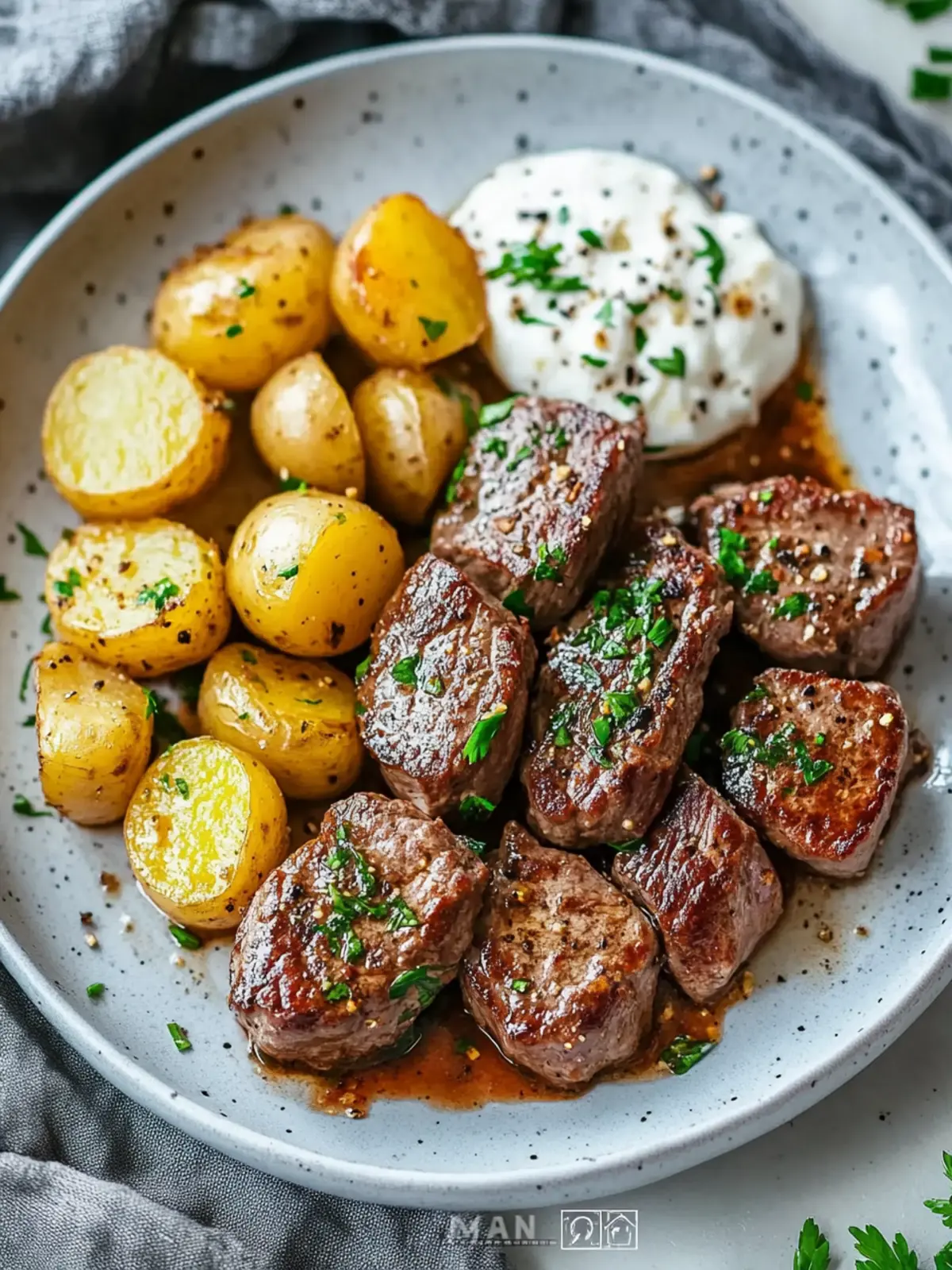 Knoblauch Steak Bissen und Kartoffeln Rezept – Einfache Genüsse 4 Knoblauch Steak Bissen und Kartoffeln Rezept