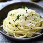 Genuss ohne Reue: Low-Carb Kohlrabi-Spaghetti mit Käsesoße 10 Low-Carb Kohlrabi-Spaghetti mit Käsesoße